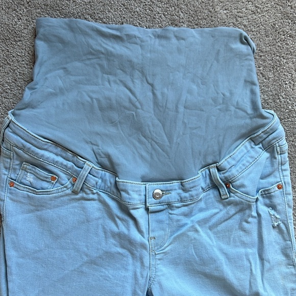H&M Maternity Light Wash Jeans - Picture 2 of 3
